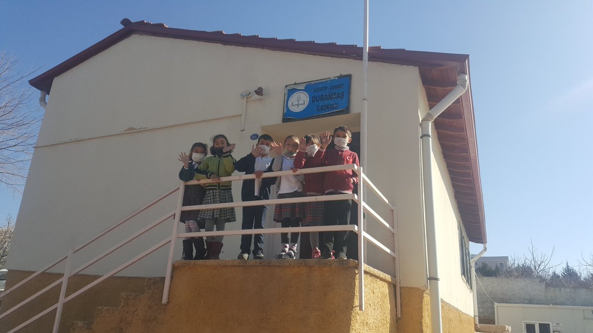 İlçe Müdürümüz Erdal KILINÇ, Durantaş İlkokulunu ve ana sınıfını ziyaret edip öğrenci ve öğretmenlerimizle bir araya gelerek yüz yüze eğitimin başlamasından duyduğu memnuniyeti dile getirdiler. 
#OkullarAçılıyor 
<a href="/tahirshn_mia/">Tahir Şahin</a> <a href="/yasintepe/">Yasin TEPE</a> <a href="/erdalkilinc27/">Dr.Erdal KILINÇ</a>