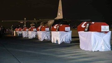 ftmaulu's tweet photo. Çözüm süreci denen o zırvalığı yönetenlerin hatalarının bedellerini biz bugün hala şehitlerimizin kanıyla ödüyoruz.Ateş düştüğü yeri yakıyor, ama sorumlularının yüzü hala kızarmıyor. Vatan sağolsun, ama şehitlerin sebebi olanlar olmasın.#garasehitleri  #KahrolsunpkkDestekcileri https://t.co/cj9MVXHcsy