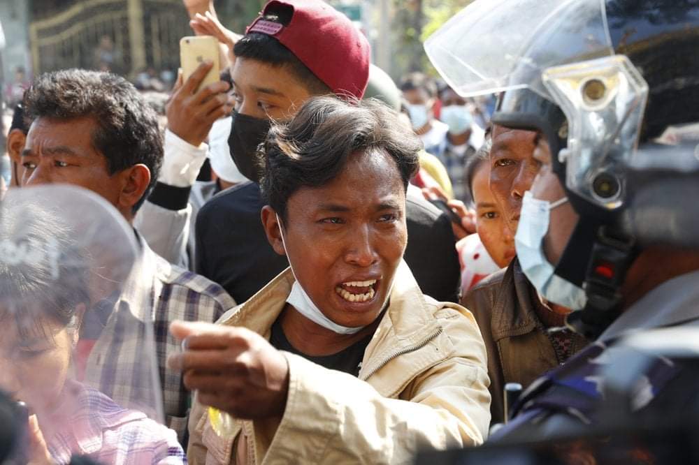 Can you feel how Myanmar citizens feel inside their heart?
The nights of Myanmar people aren't safe and more terrifying day by day.They lost their human rights,their leaders and their safety.Hear the voice of us. 
WE ARE NOT SAFE
#Feb15Coup 
#WhatsHappeningInMyanmar