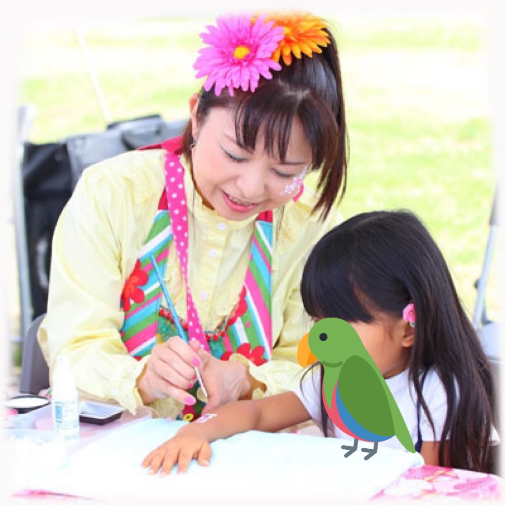 Faceart_Mayura's tweet photo. #フォロワーさん増えたので改めて自己紹介
イベント等でお客様の腕やお顔に可愛い&amp;カッコいい絵を描くアーティスト。
たまに妊婦さんのお腹にも。
大掛かりなボディアート制作では骸骨や妖怪、ダークファンタジーなモチーフを好んで描く。
角など撮影用小物を自作して、たまに売ったりしています🦄 https://t.co/mVIFyfA11N