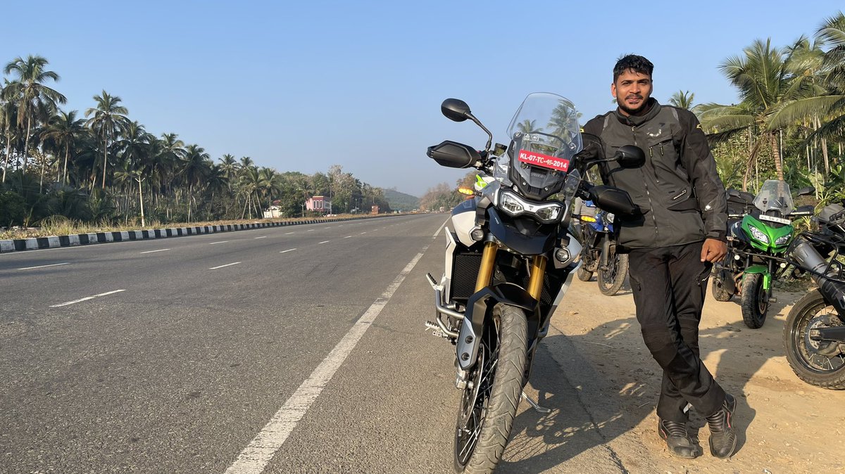 MalluTraveler's tweet photo. bought New Bike @UKTriumph ❤️ https://t.co/qE1LerI4vG