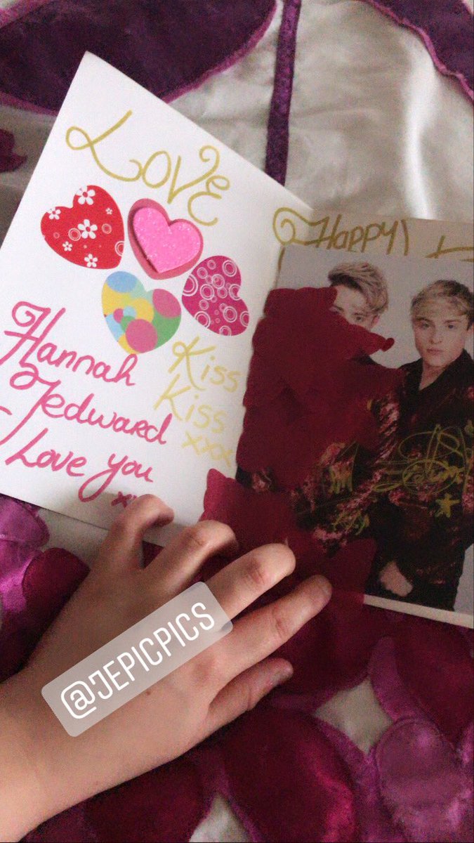kittycat408's tweet photo. Thank you for my Valentine, love you guys, the butterfly confetti and the message is so cute!! Whenever tour is gonna happen I’ll see you there!!
-
Love the signed pic btw!! Peace and love to you both!! 🤗✌🏼❤️
-
#valentines #butterfly #confetti #jedward #cutemessage https://t.co/4EeJ7oxBoI