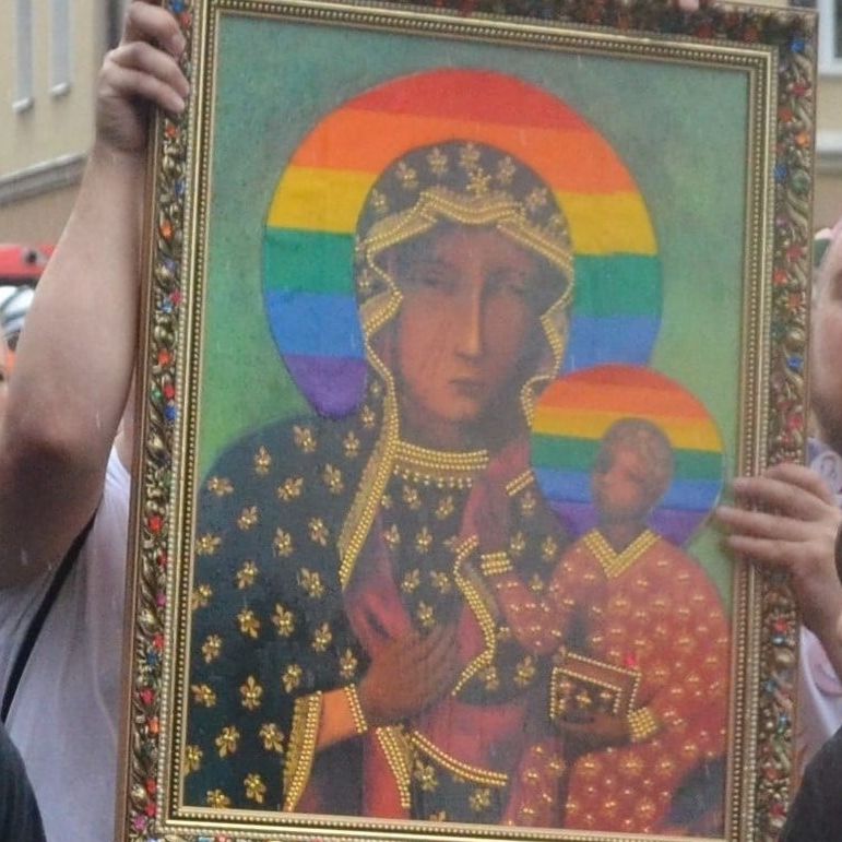 On Wednesday the second hearing of 3 #Polish activists facing trial for putting up posters of Virgin Mary with a rainbow halo will take place. They face up to 2 years in jail for ‘offending religious beliefs’. Follow <a href="/KPH_official/">Kampania Przeciw Homofobii</a> for live updates on the day <a href="/LGBTIintergroup/">LGBTI Intergroup</a>
