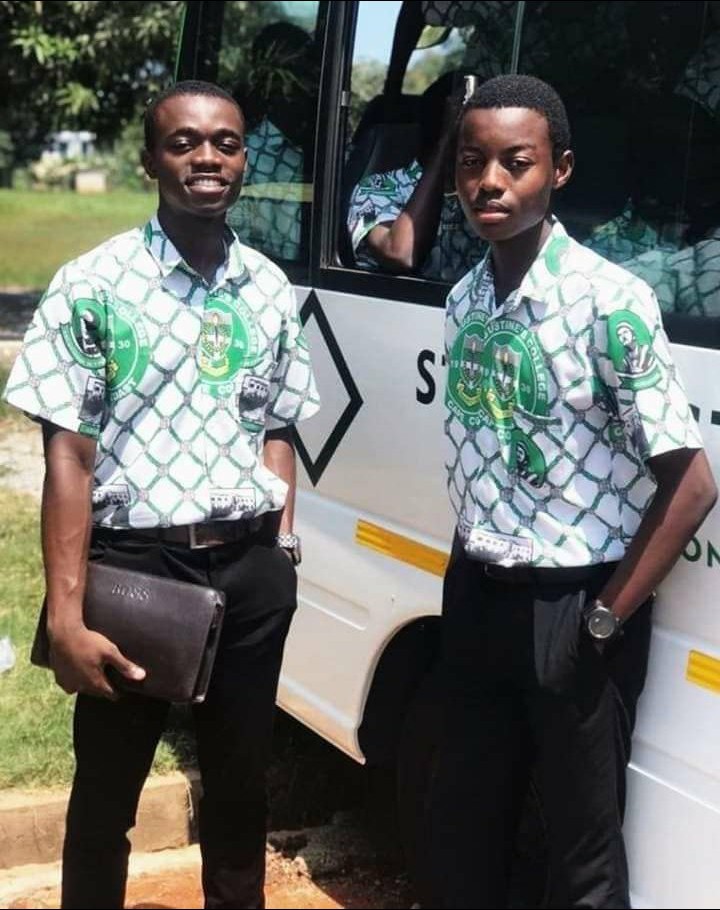 AfricaFactsZone's tweet photo. Ghanaian secondary school students wearing their African attire-styled school uniforms. https://t.co/dTn8rMuh1p