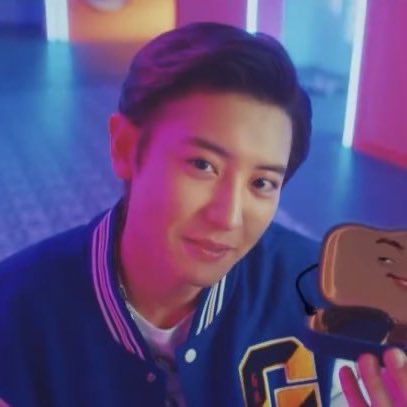 loeyfeed's tweet photo. chanyeol is so beautiful🥺 https://t.co/b1Oc2LoPFb