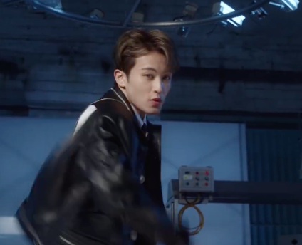 line and rap line is brilliant.Alright entering mark's part with his groovy rap flow while the instrument is getting harder, and the eerie melody is louder but mark's rap stay on the same tone is really interesting, never thought it would work but it did. i learned a lot from it