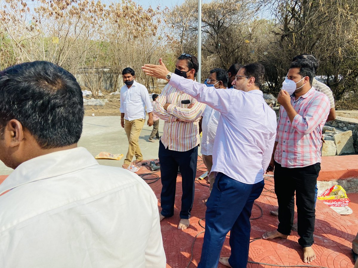 AIMIMupdate's tweet photo. .@aimim_national Bahadurpura MLA @mohdmoazamkhan along with GHMC Official &amp; AIMIM Party Workers Inspected the works &amp; arrangements at Hazrat Bandagimiya Shah Khasim Graveyard in view of upcoming 77th Barsi of Qaid-E-Millat Nawab Bahadur Yar Jung (A.R) at Musheerabad. @asadowaisi https://t.co/Gn1v65pUOv