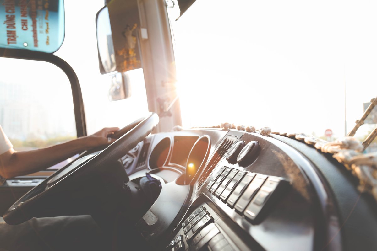 StandoTransport's tweet photo. #praca #kierowca #c+#e to stanowisko, na które prowadzona jest rekrutacja w firmie Stando. Wymaga odpowiednich uprawnień w zakresie prowadzenia pojazdów, doświadczenia w transporcie, znajomości języków obcych i posiadania książeczki sanepidowskiej. https://t.co/vaRqMXFMvd https://t.co/rfEJF1INXh