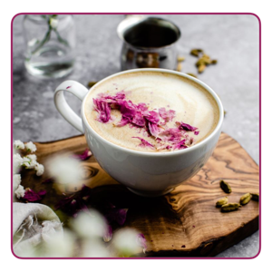 PAWSCAXFE's tweet image. Dzień dobry!
Dzień zakochanych za nami, ale nasze Cappucciono Walentynkowe nie znika! Zapraszamy do spróbowania przepysznej, aromatycznej kawy malinowej posypanej płatkami róż 🥀