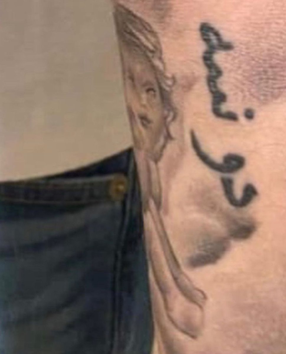 ZaynSquadBrasil's tweet image. SERÁ? Parece que uma das novas tatuagens do Zayn é um leão com o rosto da Gigi 👀❤

Provavelmente uma homenagem a ela e Khai 🥺