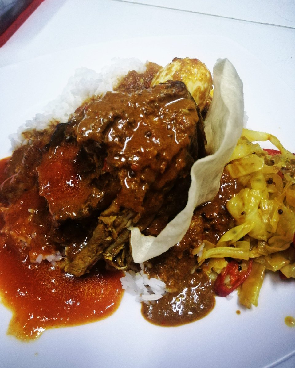 ZaidYusri's tweet photo. Today Nasi Kandar Day at Malaysia Hut
#nasikandar #papadom #blackcurrybeef #kobis #telurrebus #nasikandar #lunch #marimakan #nasisimbahgulai #eatsleeporderrepeat #ayamgorengberempah
Do like our instagram
@Malaysiahut
Facebook
#Malaysiahut https://t.co/OzBfJhGO2k