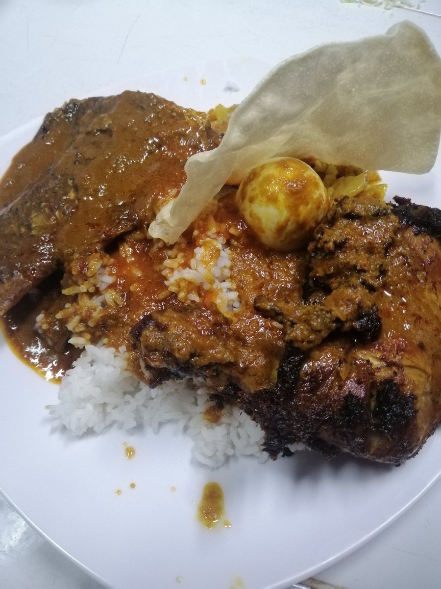ZaidYusri's tweet photo. Today Nasi Kandar Day at Malaysia Hut
#nasikandar #papadom #blackcurrybeef #kobis #telurrebus #nasikandar #lunch #marimakan #nasisimbahgulai #eatsleeporderrepeat #ayamgorengberempah
Do like our instagram
@Malaysiahut
Facebook
#Malaysiahut https://t.co/OzBfJhGO2k