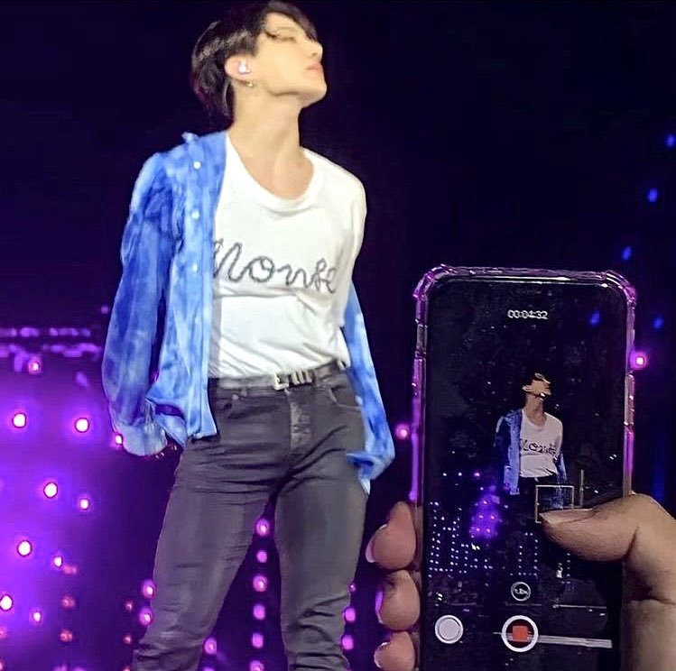 imagine seeing THE jeon jungkook in the flesh...