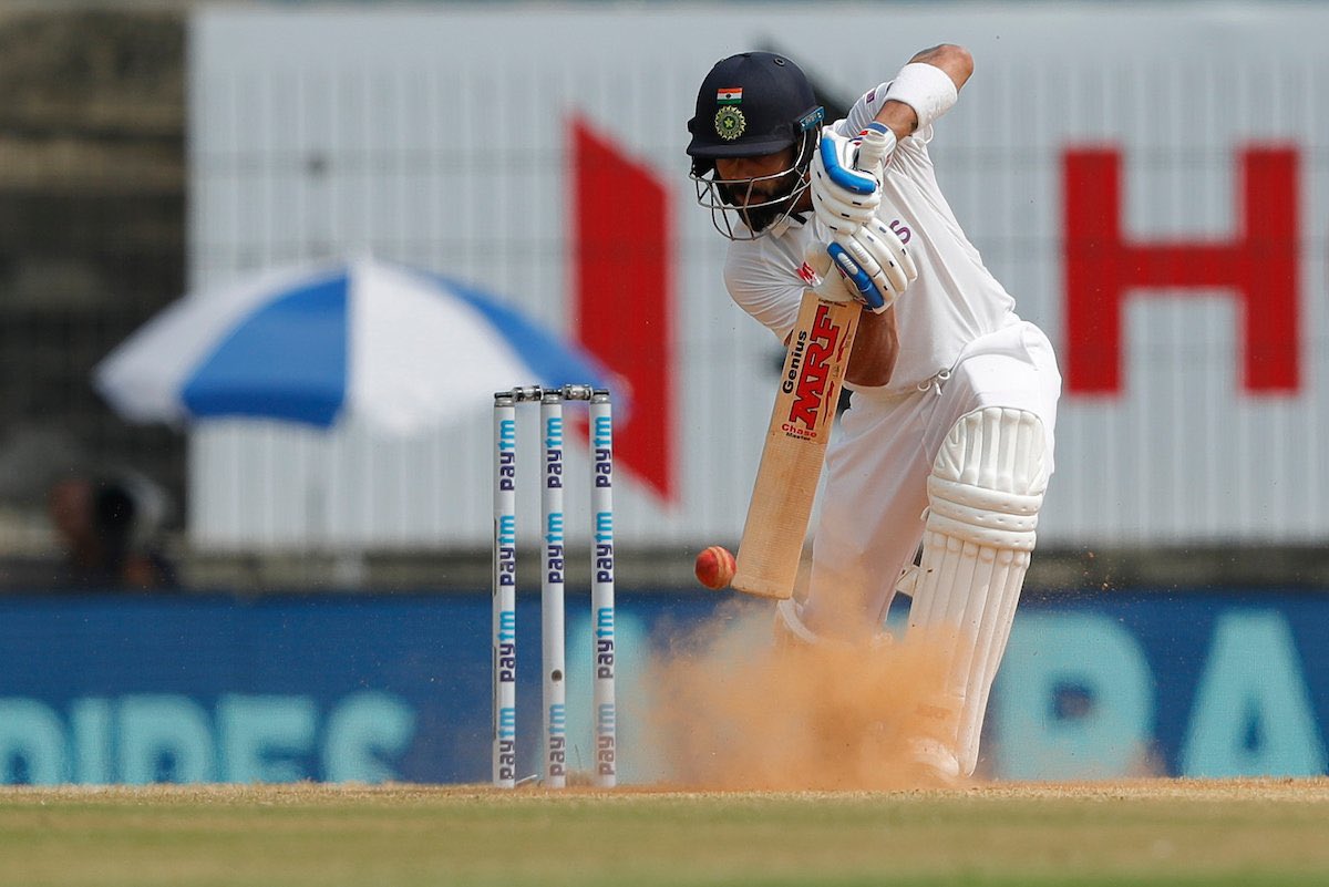 Ashesquee's tweet photo. Batting adtunapdu shots tho A class audience ni
Fielding apdu gestures tho B,C centres ni shake chesey Mass commerical hero anna nuvvu @imVkohli .
#INDvsENG https://t.co/VYjXf9BJwB
