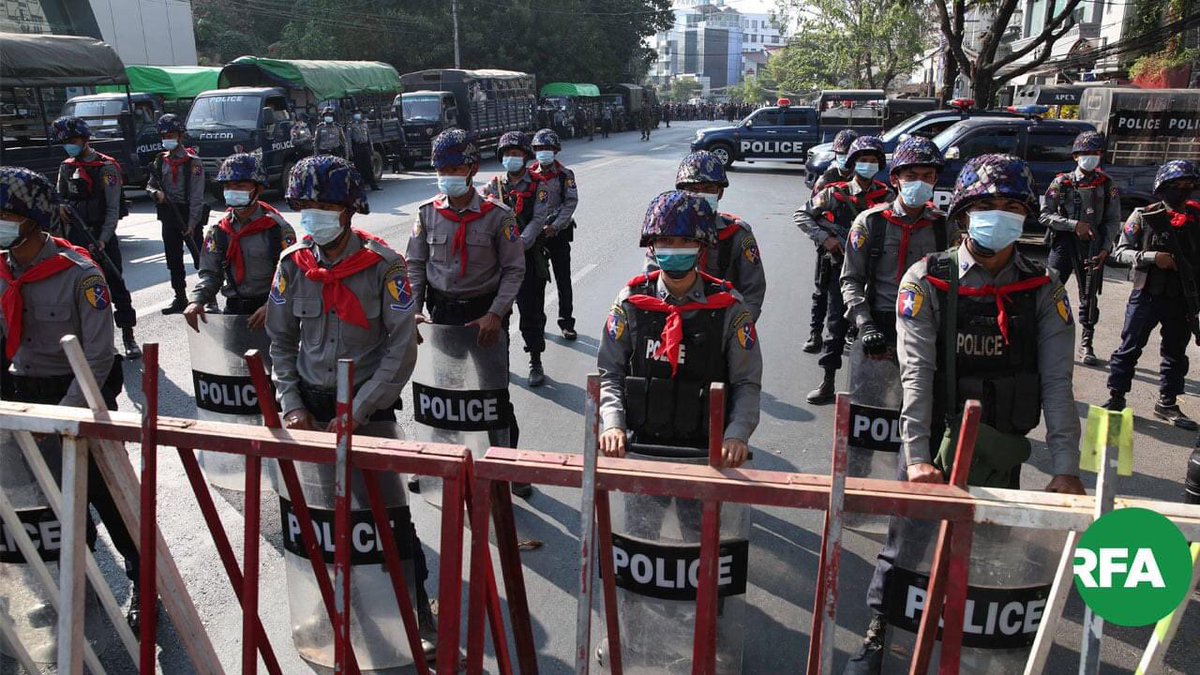 hninyadanazaw's tweet photo. Happening now : Myanmar military and police have cordoned off the Yangon HQ of Aung San Suu Kyi’s National League for Democracy (NLD) office in Bahan Township Sixteen people, including well-know NLD MP Khin San Hlaing, are trapped inside the office.
#WhatsHappeningInMyanmar https://t.co/5yTNSdapAH