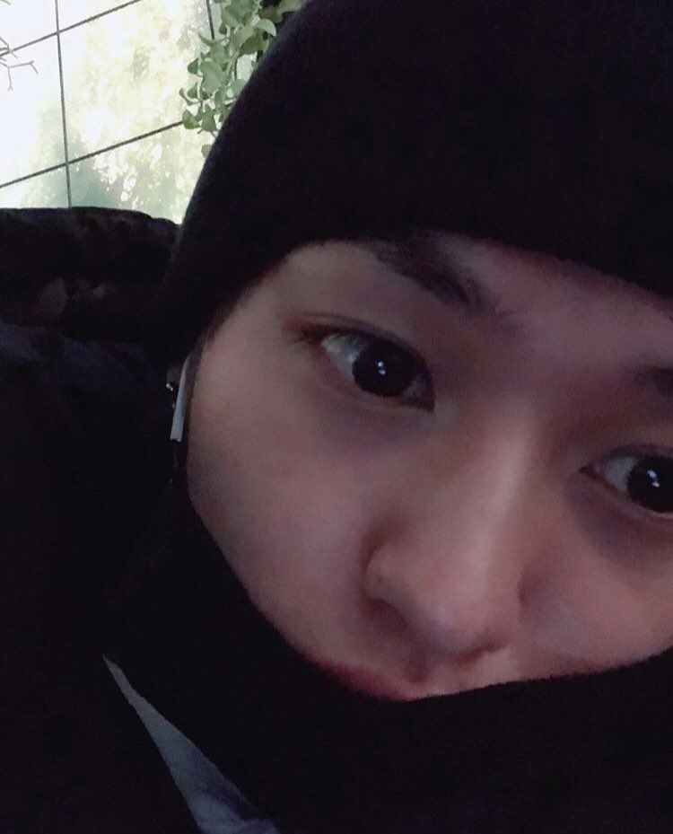 thisdayskz's tweet photo. [190215]

⁎⁺˳✧ 2 years ago ; lee know via instagram

"is it fun🐭
#mouse #watching #adrama
#leelino #iscute" https://t.co/pegMTkTB1R