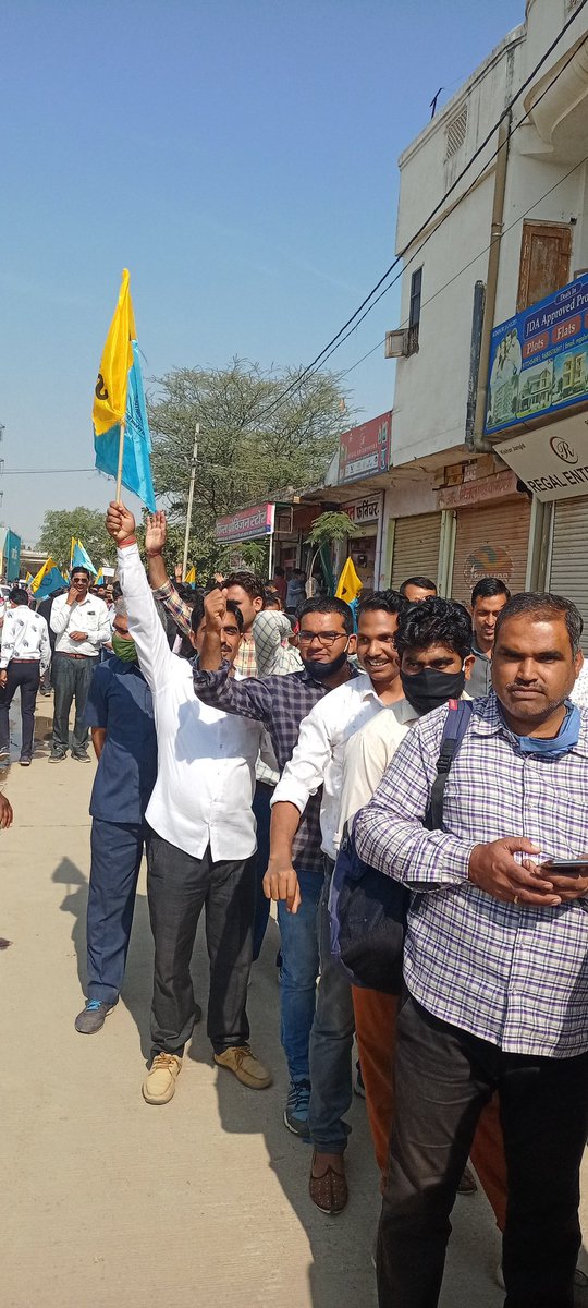 ना संघर्ष ना तकलीफ,
तो क्या क्या मजा है जीने में,
बड़े-बड़े तूफ़ान थम जाते है
जब आग लगी हो सीने में...
#3600ग्रडेपे_for_patwari 
<a href="/ashokgehlot51/">Ashok Gehlot</a> <a href="/Barmer_Harish/">Harish Chaudhary</a> <a href="/SachinPilot/">Sachin Pilot</a>