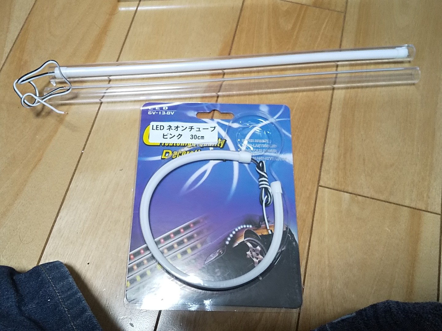 Twitter 上的 頭文字ト 砂糖連合 ネットで買ったledチューブと ホームセンターで買った15mmの透明パイプを ホットボンドで固定 端に38mmのビニールテープを巻き ネオン管っぽい何かが完成 ネオン管 00年代 ギャル車 T Co 8qib9fkm5o Twitter
