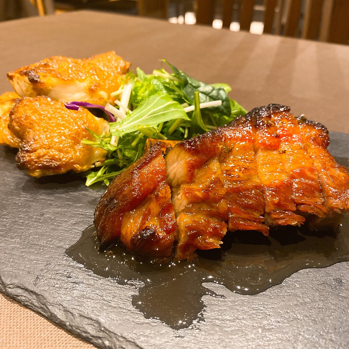 umaumaOK's tweet photo. 週末に大阪心斎橋の「中華旬菜 森本」さんのコースをいただいてきました！
名物のよだれ鶏は絶品🤤
フカヒレの姿煮スープやらスペアリブやら中華を堪能できるコースに大満足でした🥰 https://t.co/BMrp2PCBkv