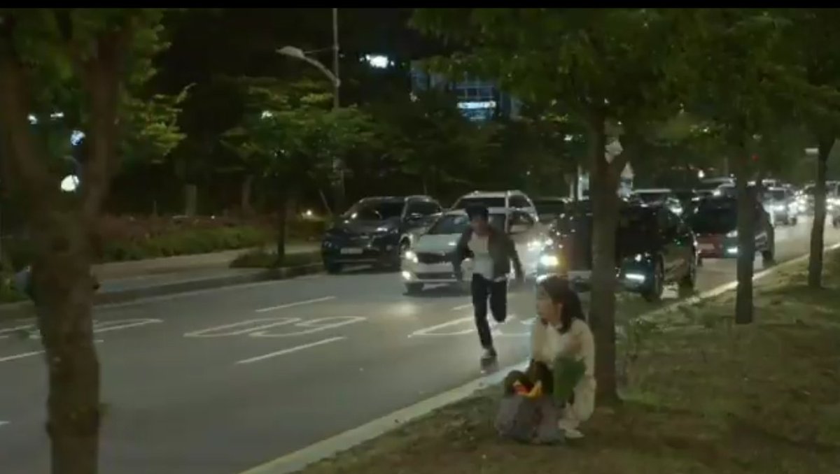 Go Ji Seok did so much running scenes. But the most memorable when he run for his love ones. Let's also do it for Han Jipyeong 