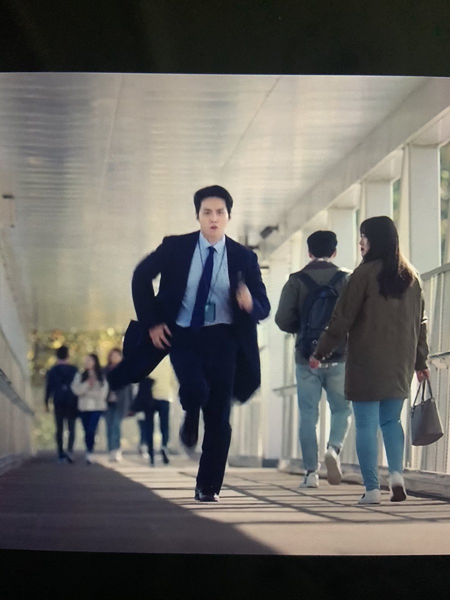 Go Ji Seok did so much running scenes. But the most memorable when he run for his love ones. Let's also do it for Han Jipyeong 