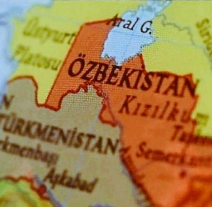 ArsivSaka's tweet photo. Azerbaycan ve Türkiye ile daha iyi anlaşmak için Kazakistan Rus alfabesini atmıştı.
 Özbekistan'da 1 Ocak 2023 tarihinden itibaren ön Türkçe/yeni Türk alfabesine geçiyor. Tüm sokak isimleri, işaretleri ve resmî belgeler yeni alfabeye göre düzenlenecek.
Tabi Ruslar darbe yapmazsa! https://t.co/GE4orTnm8O