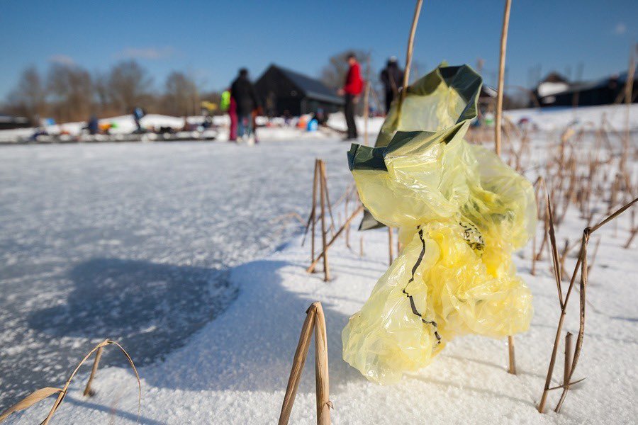 AnneSlump's tweet image. Fantastisch om dit weekend alle ijspret te zien ❄️⛸ maar de boswachters zijn vandaag druk geweest met het opruimen van alle achtergelaten rommel. Ga je de natuur in? Neem je spullen mee naar huis! Het Naardermeer is (dankzij Jac P. Thijsse) geen vuilnisbelt