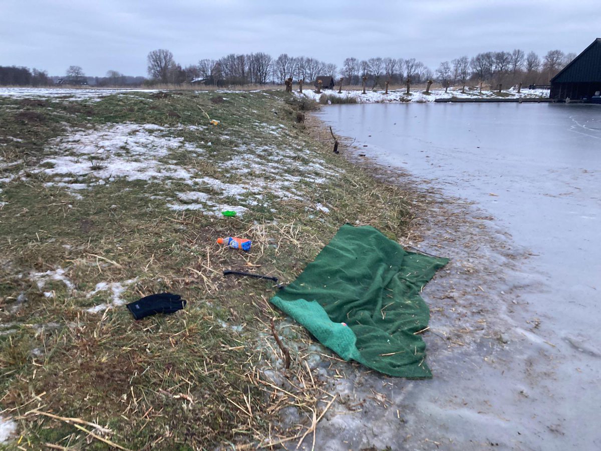 AnneSlump's tweet image. Fantastisch om dit weekend alle ijspret te zien ❄️⛸ maar de boswachters zijn vandaag druk geweest met het opruimen van alle achtergelaten rommel. Ga je de natuur in? Neem je spullen mee naar huis! Het Naardermeer is (dankzij Jac P. Thijsse) geen vuilnisbelt