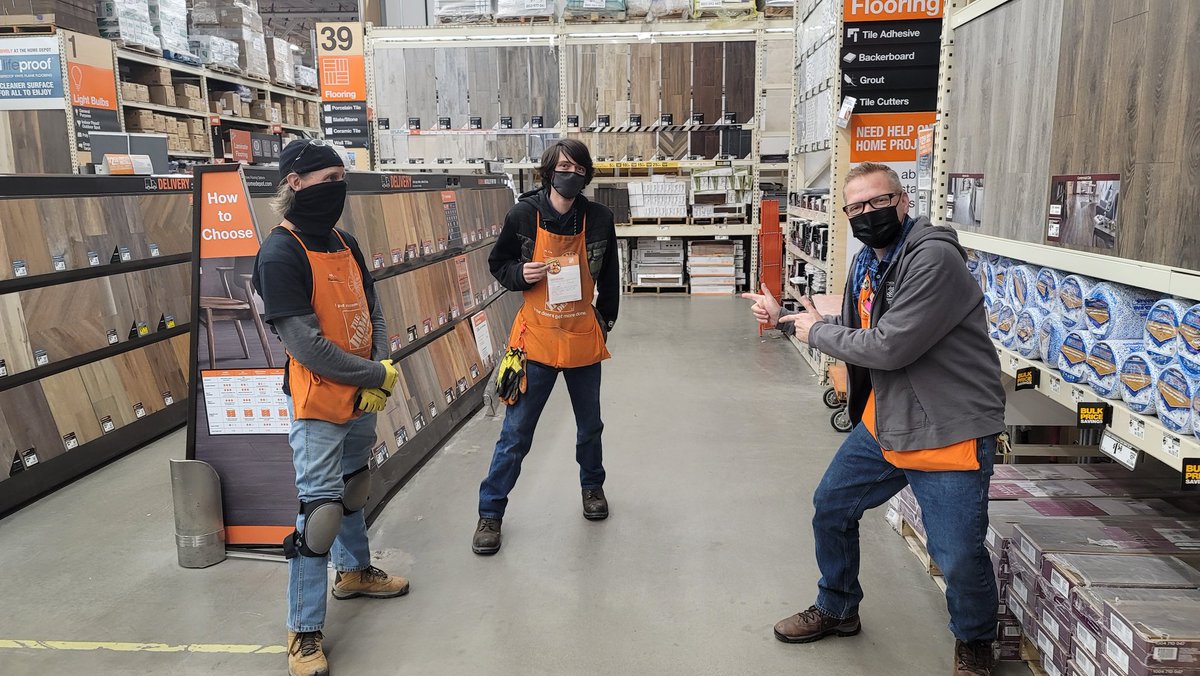 Huge shout out to Auburn 8597's hardlines flooring closer John - got in the belly of the truck and threw freight with the best on Saturday's RDC, bridging days and nights and keeping E2E strong. Keep rockin'! #AlwaysAuburn #PacNorthProud