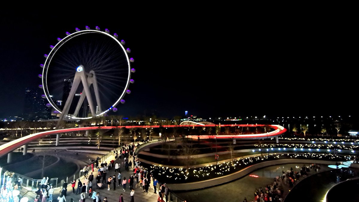 This is the tallest Ferris wheel in Asia which located in the Qianhai Bay of Shenzhen