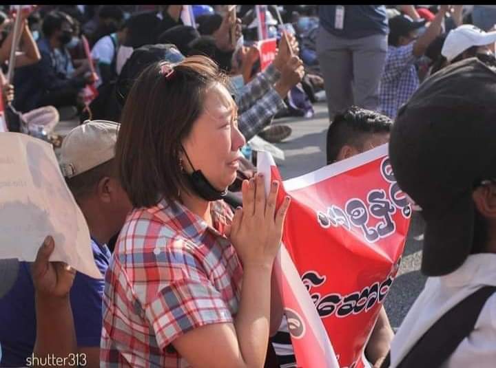 Thinzar50737567's tweet photo. Retweet များများ လုပ်ပေးကြပါ
#SaveMyanmarPeople
#MyanmarMilitaryisKidnappingPeopleAtNight
#PleaseHelpUs
#PeopleCannotSleepWellAtNight https://t.co/PcYdwIb3iS https://t.co/gCqY4mauNa