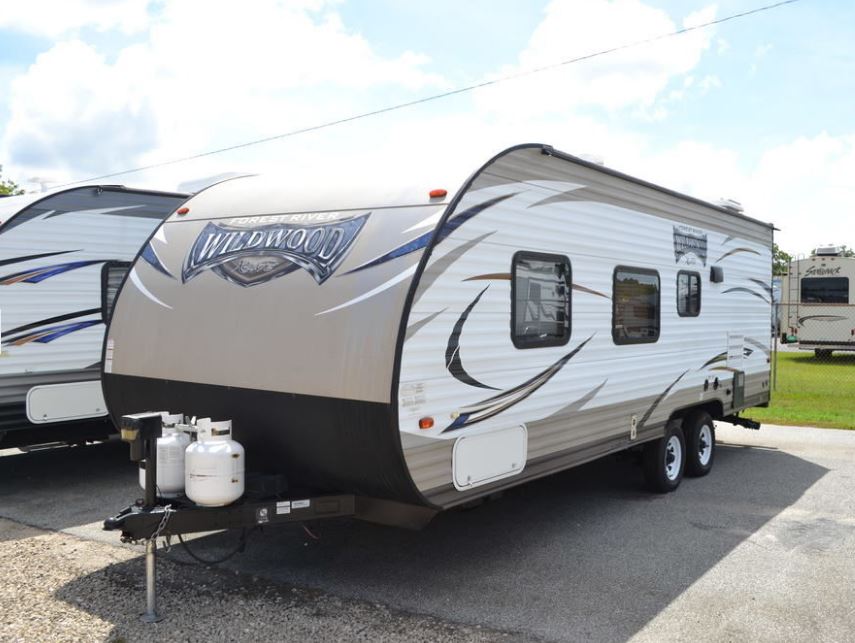 HorizonRVGA's tweet photo. It's not too late to snag the perfect trailer! Shop our pre-owned 2017 Forest River Wildwood X-Lite West! Mention stock #34839Z when you call (229) 559-7924! Come see the spacious cabin, gas DSI water heater, and 3 burner cooktop for yourself. #horizonrvcenterga #lakeparkga #ga https://t.co/eWE8GcJ6jn