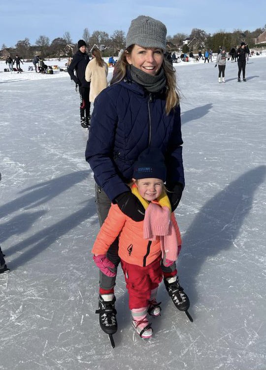 ClaudyWichink's tweet image. Yes! Ik kan het nog,ondanks #Parkinson..Schaatsen! Hopelijk snel weer strenge vorst..of nog beter: m’n Parkinson tot stilstand brengen.. hoop het zo voor m’n jonge kinderen!! Een fitte moeder voor hen,nog heeeel lang!!!
#aandachtvoorParkinson
#stopparkinson
@PdAvengers
@basbloem