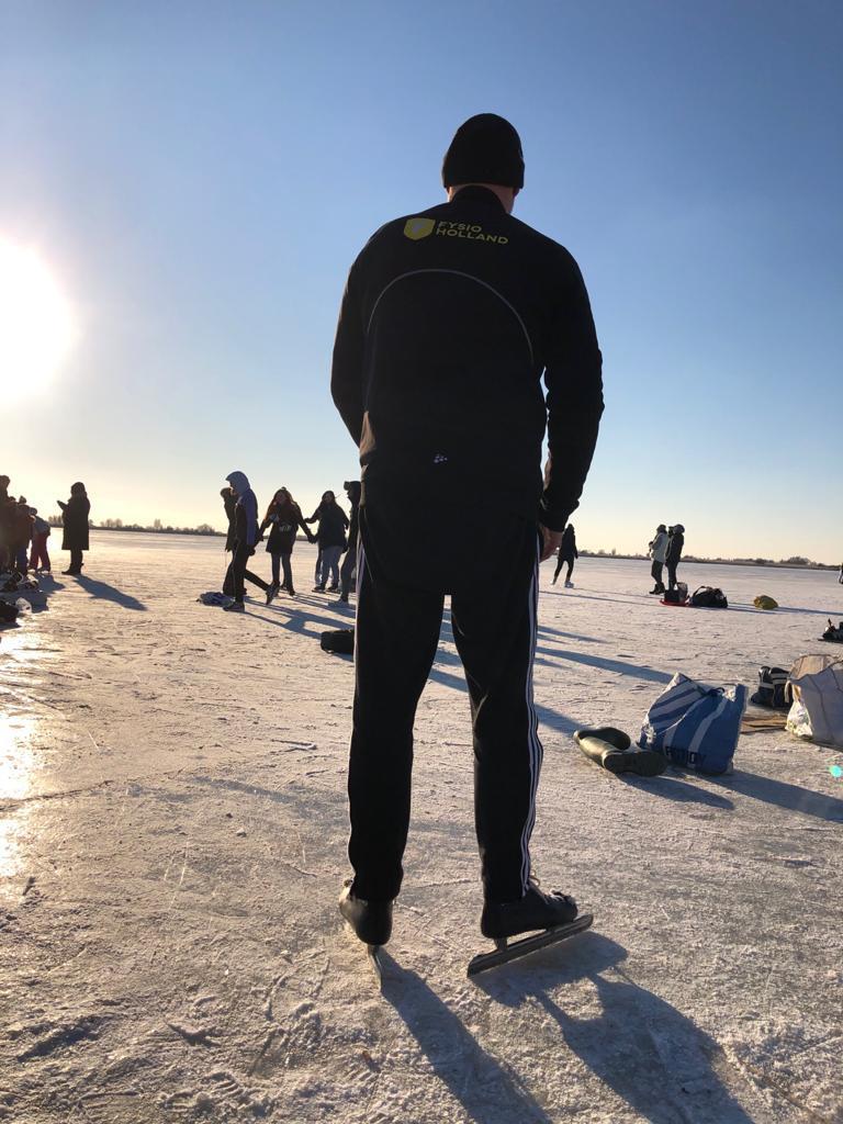 Veel mensen waren afgelopen weekend in beweging op het ijs! ⛸️❄️ Helaas komen hier ook wat ongelukken bij kijken. Maar wij zijn open en staan voor jou klaar. Weliswaar niet met een wintermuts en schaatsen aan, maar wel met de nodige beschermingsmiddelen. fysioholland.nl/locaties/