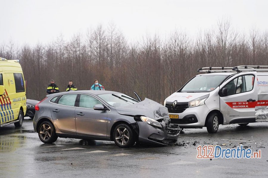 Gewonde bij aanrijding op kruising in #Roden. 112Drenthe.