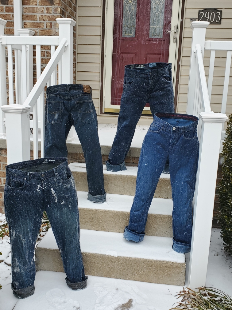 brandonbeckky3's tweet image. While the cold is dangerous, it can also be fun.  It's the #pantsparade from the Kendall Family in Ozark, MO. Temp: -4°F #mowx #recordcold #Ozarks @StormHour @NWSSpringfield  @KY3StormTeam @kytv @Abby_Dyer @RobertHahnKY3 @RonsStormShorts