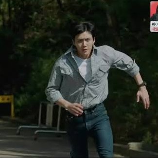 Go Ji Seok did so much running scenes. But the most memorable when he run for his love ones. Let's also do it for Han Jipyeong 