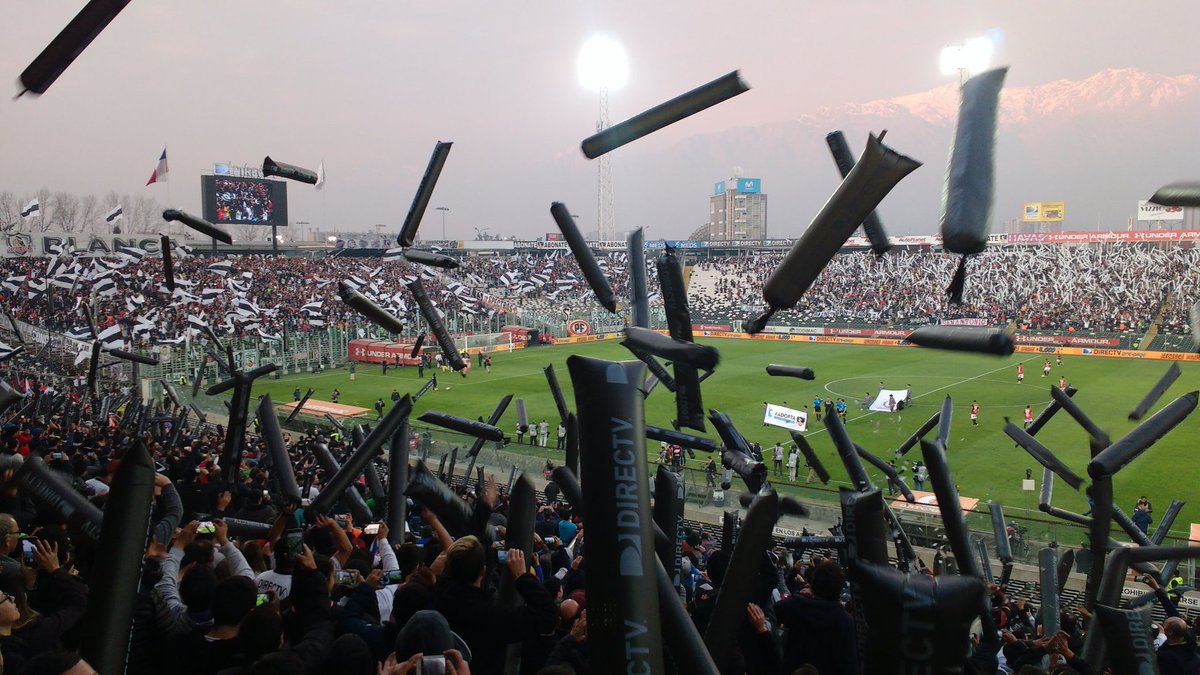 Aussi, Colo-Colo est le club le plus populaire du Chili. En Octobre 2017, un sondage de GfK Adimark réalisé auprès des supporters, plaçait Colo-Colo en très large tête avec 42% au niveau national. Deux fois plus que le rival de la U de Chile avec 21%.