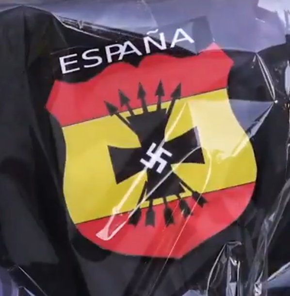 NonVoto1's tweet photo. Dozzine di #Franchisti si sono riuniti sabato a #Madrid per rendere omaggio, indisturbati, ai soldati #fascisti della 'Divisione Blu', morti combattendo al fianco dei #Nazisti, sotto il comando di #Hitler.
#Spagna #Spain #EU #UE https://t.co/SeMPyKWxdS
