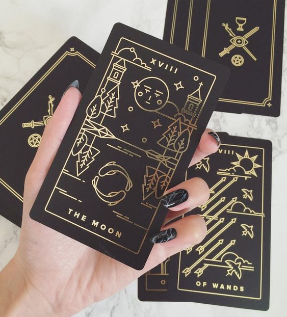 10 Ways To Read a Tarot Card: A Thread(CW: NSFW Pics of Cards)
