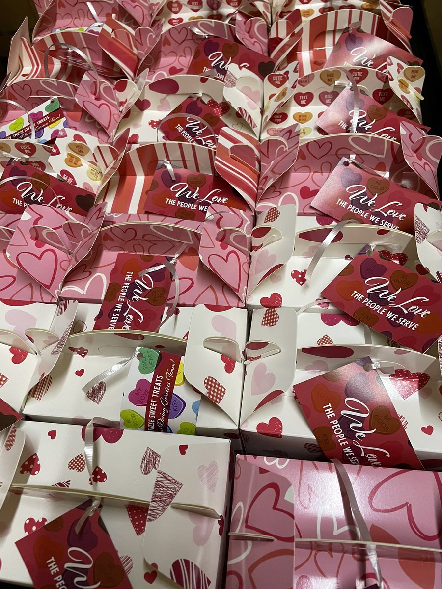 csvfd236's tweet photo. Truffles we made and delivered to our residents and staff on Valentine’s Day!! @OaksBethesda @MckeeJmckee73 @nolafoodguy @TrilogyLiving @LeighAnnBarney https://t.co/yeTy9XvwJ4