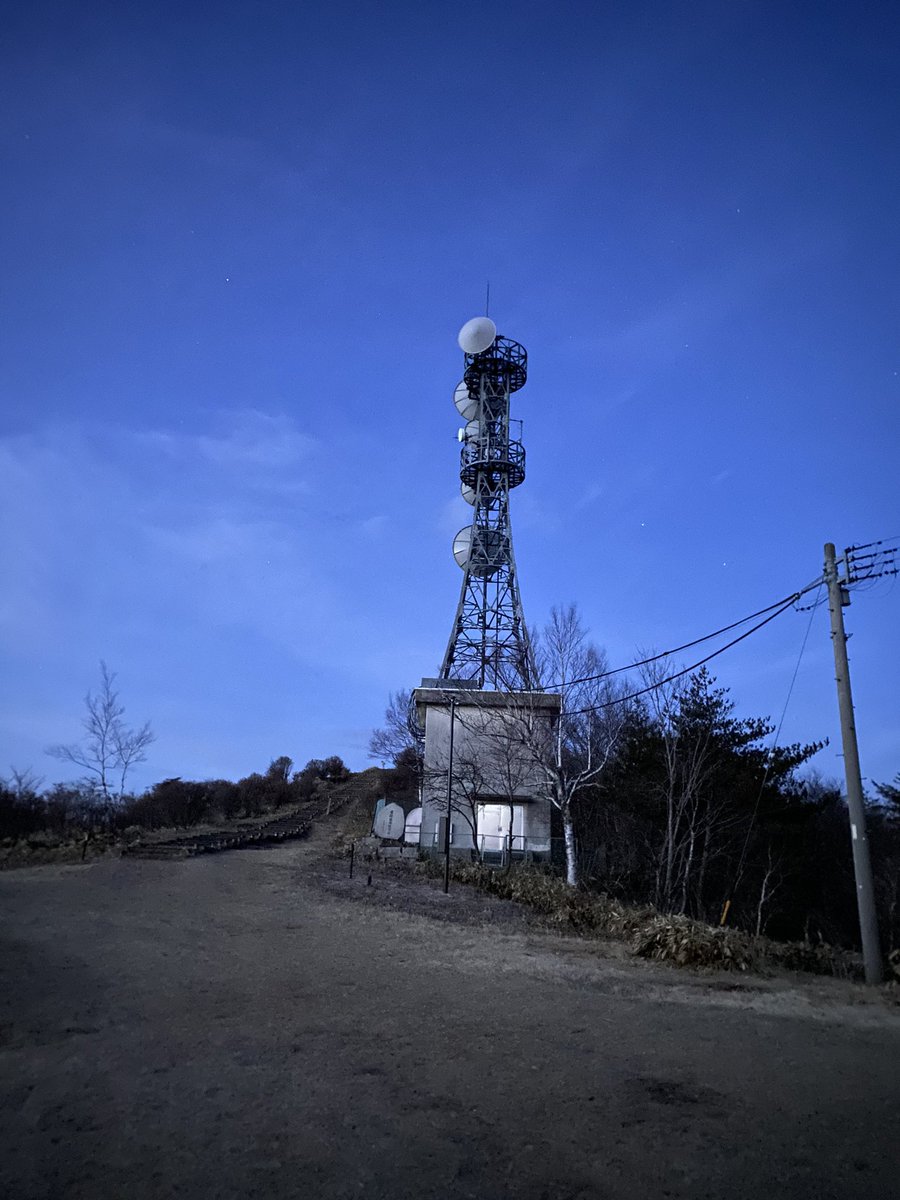 鈴音 ゆるキャン 聖地巡り第3弾 陣馬形山 冬期通行止めで行けないかと思ったけど ギリギリ行けました 暗くて怖い 人がいない 寒い しまりんマジで凄い 陣馬形山 ゆるキャンd 写真好きな人と繋がりたい 写真撮ってる人と繫がりたい 写真