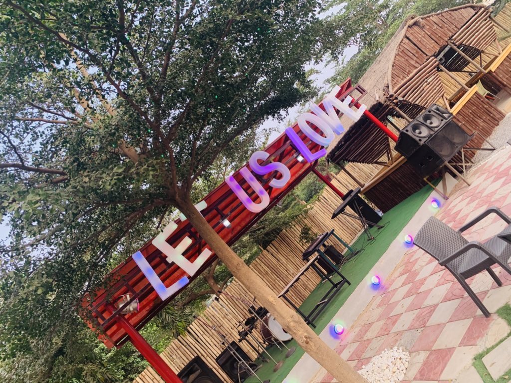 realkingss's tweet photo. Hello #AbujaTwitterCommunity 
You’ll are invited !!!! 

Date : Saturday 20th Feb
📍: Flenjo grills , Mabushi 

Featuring:
Games 
Live band 
karaoke 
Drinks &amp; Food 🙌
No Gate Fee 😷 

You can't afford to miss
#ShawarmaFestAbuja https://t.co/8o9HngBKTl