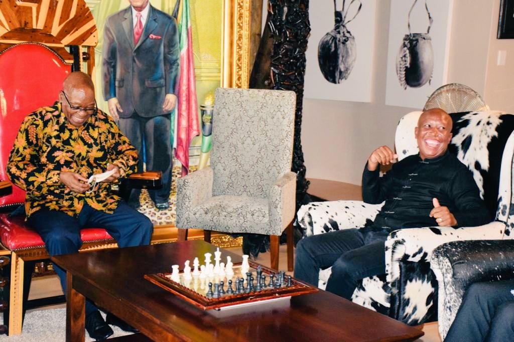 IndWorldThinker's tweet photo. Zondo is terrified that the Herdboy from eNkandla has just dribbled passed him with football and chess skills ๐๐๐๐๐๐๐๐๐๐๐
The SpyTwo from Sondo-Nzima @PresJGZuma was unbearable for the Judge.
#DefianceDay https://t.co/bRtaXD1NHz