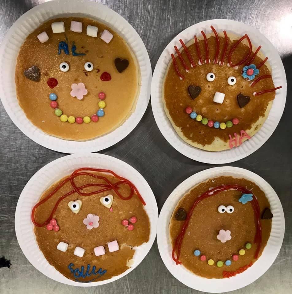 RachCurwen's tweet photo. @GirlGuidesWA @Girlguiding @GirlguidingGMW @Girlguiding_NWE #GuideMonth #GuideMonthChallenge Day 15 - Food mug cakes, spiders, pancake faces, edible bonfires and fireworks. Meetings, residentials and socials, food in key to a great event! https://t.co/t0QDlISjQB