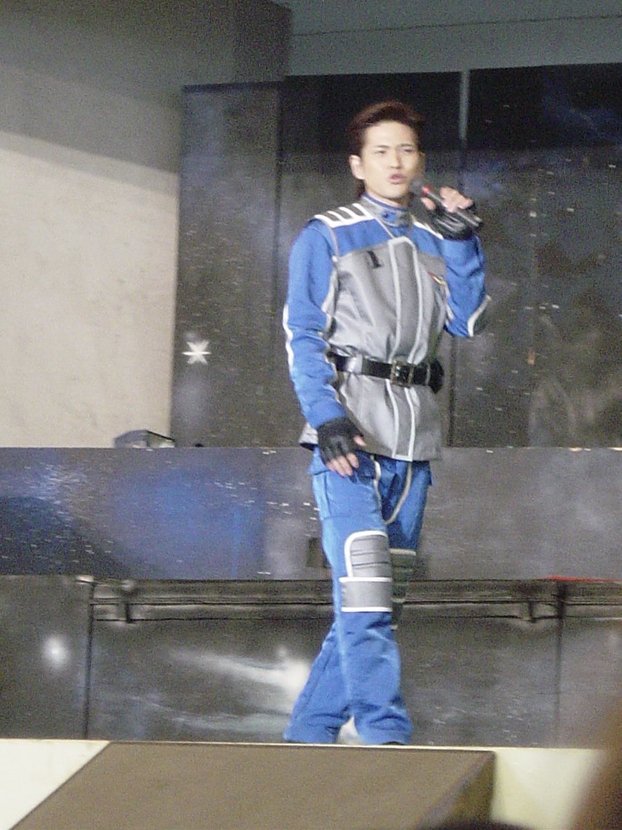 Twitter 上的 Ultrataku これまた無茶苦茶懐かしい写真出てきた 6歳の自分はフブキ隊員が大好きで親に頼んで東部動物公園のコスモスショー見に行った思い出 ブレブレ笑 T Co Tp9zg6ycoc Twitter