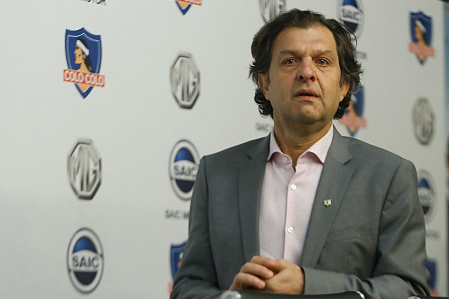 Si Colo-Colo venait à descendre Mercredi, cela aurait sans doute plusieurs conséquences. La première et la plus évidente serait la démission de Gustavo Quinteros et sûrement celle de Aníbal Mosa, l'entraîneur et le président.