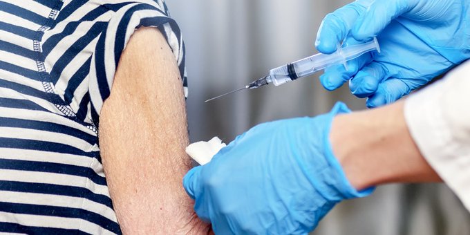 toscananotizie's tweet photo. #Vaccinocovid,  prenotazioni e pre-adesioni per  #personalesanitario e #personalesociosanitario al via dalle 14 di oggi, lunedì 15 febbraio sul sul portale https://t.co/Ft2dBL7074 
#Covid #coronavirus
#toscanasiCura  @EugenioGiani  @SBezzini 
▶️https://t.co/VjNxspBwze https://t.co/W45XI7wyFy
