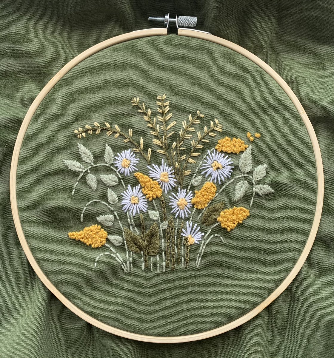 Summer winds 🌾

Another embroidery piece! I really love doing these at the moment, they’re so relaxing to do.. even if I stab myself by accident a few times 😂 

#embroidery #embroideryflowers #sewing #flowers #artistsontwitter