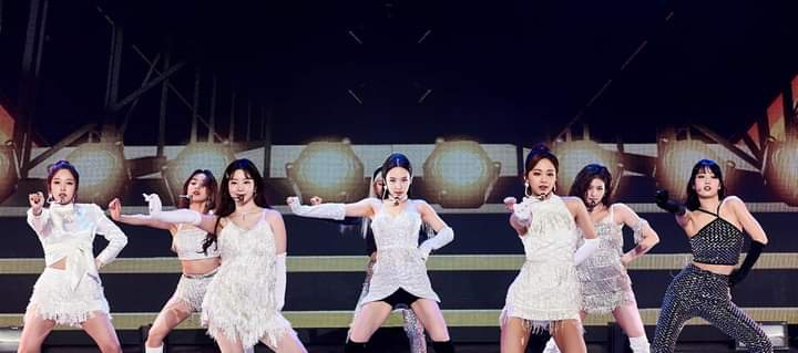 NYGLOBAL_UNION's tweet photo. Lead singer
Lead dancer
Center
Face of the group
Lyricist
Model
Potential actress

Its none other than IM NAYEON 💙
She has it all! The Ace! 💙

트와이스 나연 #Nayeon #나연 #임나연 #ナヨン #林娜璉 #TWICE #트와이스 https://t.co/vpkzNDBrkY